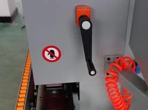Настройка на толщину детали WoodTec Compact H355 F